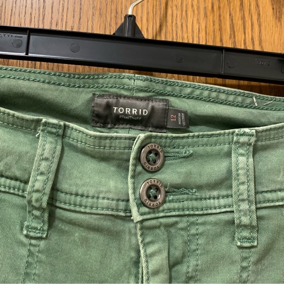Torrid green Aviator cargo utility capri pants, size 12, slim fit - Picture 8 of 9